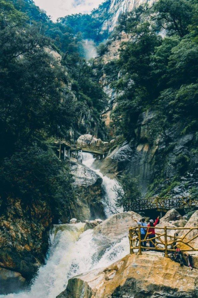 救援受困的向导